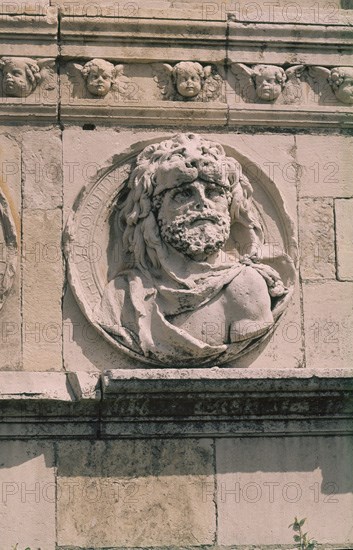 JUNI JUAN DE 1507/77
EXTERIOR FACHADA DEL HOSTAL-DETALLE DE HERCULES
LEON, HOSTAL/CONVENTO DE SAN MARCOS
LEON