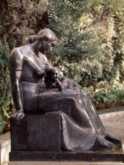 VIVES M
ESCULTURA-MATERNIDAD
PALMA, JARDINES S'HORT DEL REI
MALLORCA