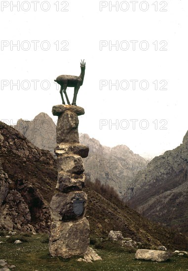 MIRADOR-MONUMENTO A LA CABRA MONTES
PROVINCIA, RUTA RIO CARES
ASTURIAS