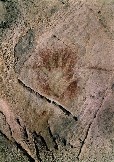 PINTURAS RUPESTRES-SILUETA DE MANO - PALEOLITICO SUPERIOR
PUENTE VIESGO, CUEVA DEL CASTILLO
CANTABRIA