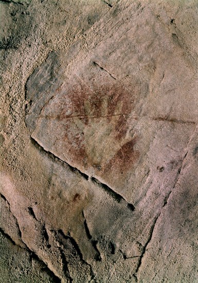 PINTURAS RUPESTRES-SILUETA DE MANO - PALEOLITICO SUPERIOR
PUENTE VIESGO, CUEVA DEL CASTILLO
CANTABRIA