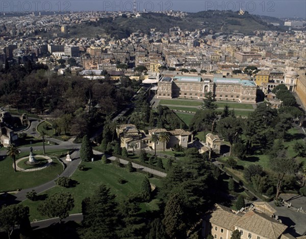 PALACIO DEL GOBERNADOR VISTO DESDE LA CUPULA DE SAN PEDRO
VATICANO, EXTERIOR
VATICANO
This image is not downloadable. Contact us for the high res.