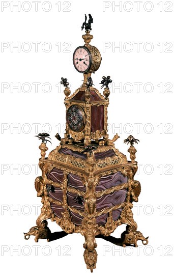 JAMES
RELOJ INGLES DE MESA CON AGATAS S XVIII
MADRID, COLECCION PARTICULAR
MADRID