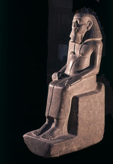 ESTATUA DE UN VISIR. XII DINASTIA. PROCEDE DE KARNAK. GRANITO GRIS. 115 CMS ALTURA.
CAIRO, MUSEO EGIPCIO
EGIPTO