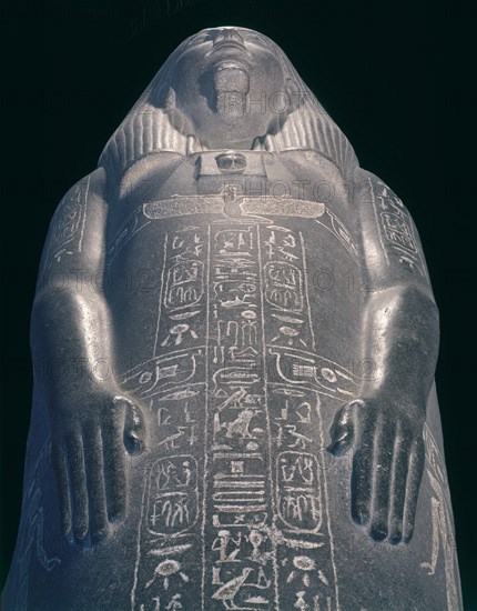 SARCOFAGO DE UNO DE LOS HIJOS DE RAMSES II. PROCEDE DE MEDINET HABU. XIX DINASTIA. GRANITO GRIS 190 
CAIRO, MUSEO EGIPCIO
EGIPTO