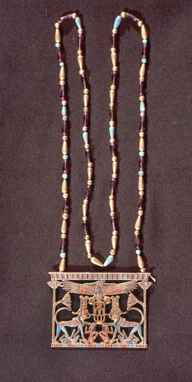 COLLAR DE ORO Y PIEDRAS PRECIOSAS DE LA REINA MERERET- PROCEDE TUMBAS DE DASHUR- 1800 AC- DIN XII
CAIRO, MUSEO EGIPCIO
EGIPTO

This image is not downloadable. Contact us for the high res.