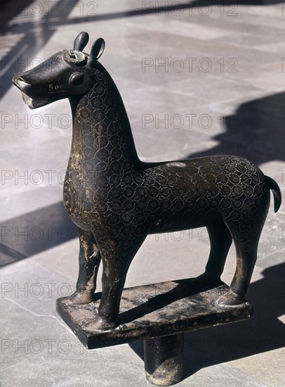 BRONCE DE ANIMAL DECORADO CON ARABESCOS VEGETALES - S X
CORDOBA, MUSEO ARQUEOLOGICO
CORDOBA