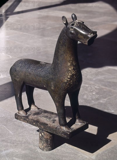 BRONCE DE ANIMAL DECORADO CON ARABESCOS VEGETALES - S X
CORDOBA, MUSEO ARQUEOLOGICO
CORDOBA

This image is not downloadable. Contact us for the high res.