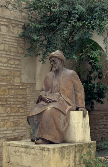 MONUMENTO A MOISES BEN MAIMON (1135-1204) MAIMONIDES
CORDOBA, EXTERIOR
CORDOBA