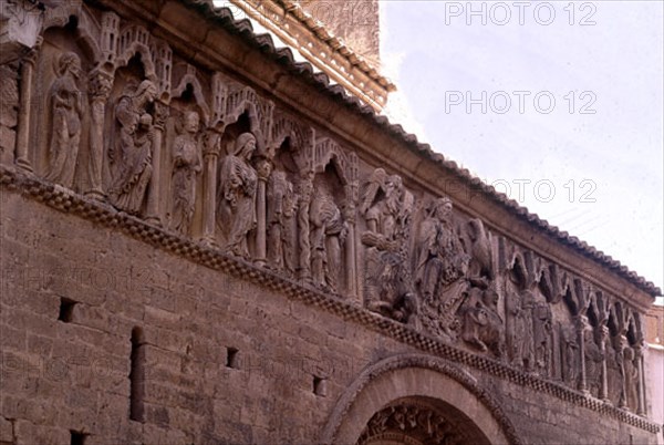 EXTERIOR-DET FRISO S XII-PANTOCRATOR CON LOS 12 APOSTOLES
CARRION DE LOS CONDES, IGLESIA DE SANTIAGO
PALENCIA

This image is not downloadable. Contact us for the high res.