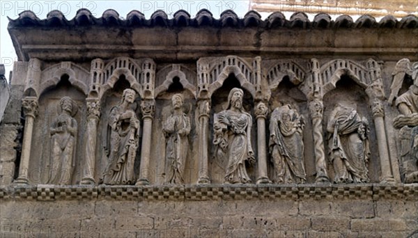 EXTERIOR-FRISO S XII-DET DE APOSTOLES
CARRION DE LOS CONDES, IGLESIA DE SANTIAGO
PALENCIA