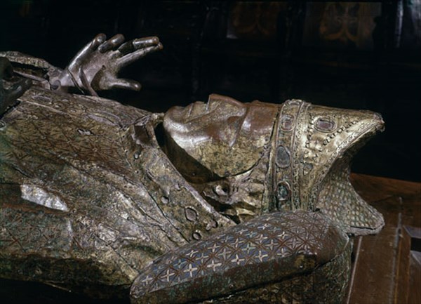 SEPULCRO DEL OBISPO MAURICIO EN EL CORO - 1260 - MADERA RECUBIERTA CON CHAPA DE COBRE REPUJADO
BURGOS, CATEDRAL-INTERIOR
BURGOS