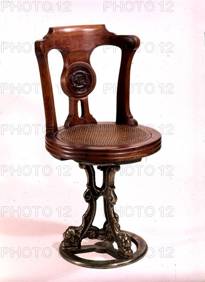 SILLA DE MIMBRE CON PIE DE HIERRO TORNEADO