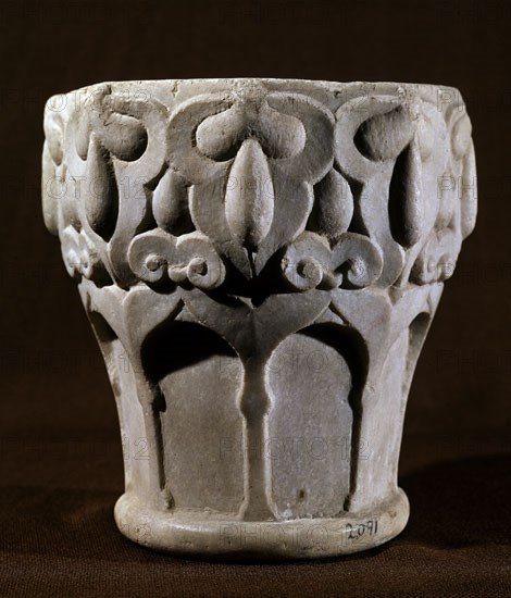 CAPITEL OCTOGONAL EN MARMOL S XIV
GRANADA, MUSEO HISPANO-MUSULMAN
GRANADA