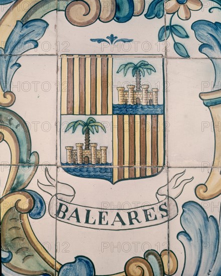 ESCUDO DE CERAMICA DE MANISES-BALEARES