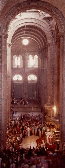 INTERIOR HACIA LA CABECERA-CELEBRANDO MISA
SANTIAGO DE COMPOSTELA, CATEDRAL
CORUÑA