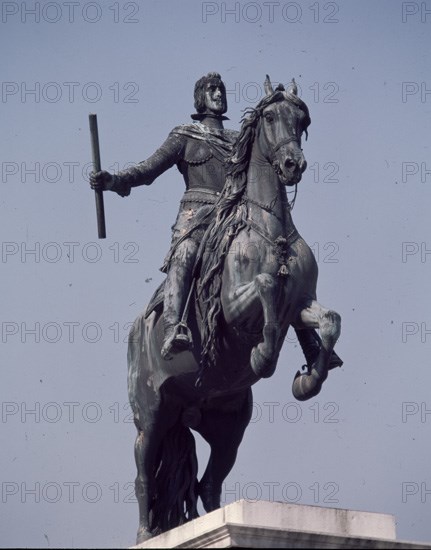 Statue équestre de Philippe IV sur la place d'Orient