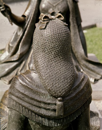 Monument dedicated to Goya - Maja - Detail