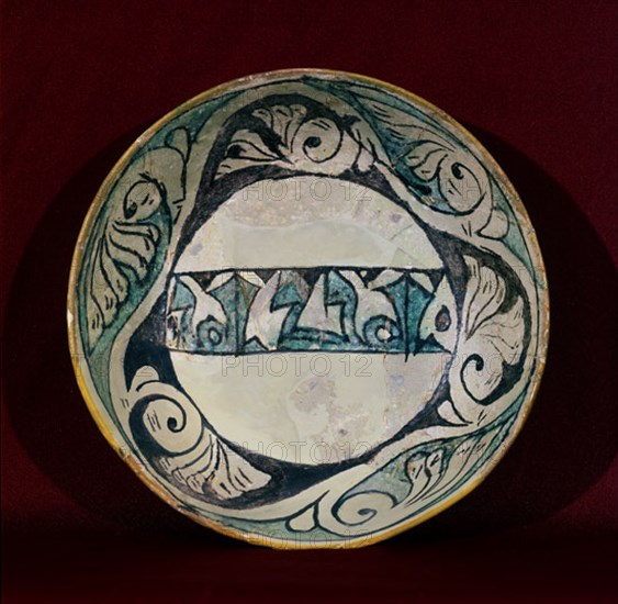 PLATO CALIFAL EN VERDE Y MANGANESO CON PALMETAS E INSCRIPCION CUFICA-S X
MADRID, MUSEO ARQUEOLOGICO NACIONAL
MADRID

This image is not downloadable. Contact us for the high res.