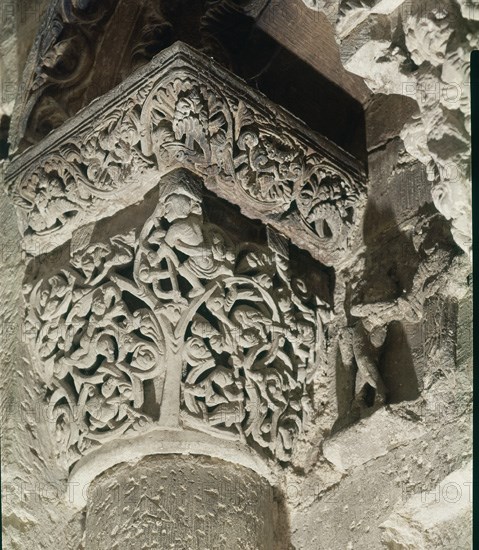 CAPITEL ROMANICO CON DECORACION VEGETAL
ZARAGOZA, LA SEO
ZARAGOZA