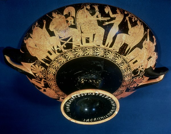 *KYLIX-REUNION DIVINIDADES OLIMPICAS CON ZEUS
TARQUINIA, MUSEO NACIONAL
ITALIA

This image is not downloadable. Contact us for the high res.