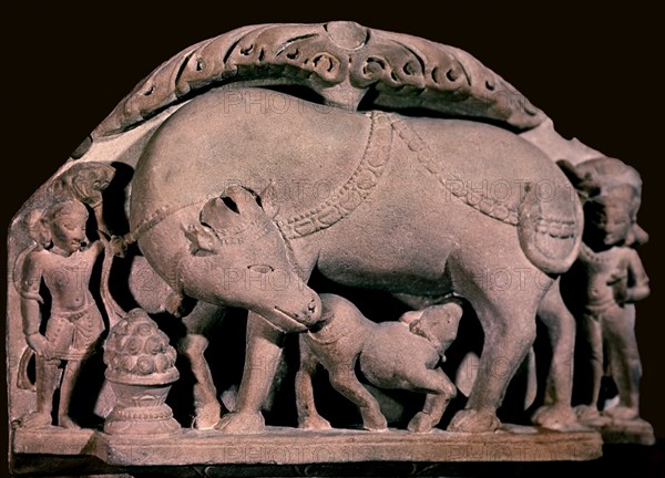 *ESCULTURA HINDU DE VACA CON BECERRO
LONDRES, MUSEO VICTORIA ALBERTO
INGLATERRA

This image is not downloadable. Contact us for the high res.