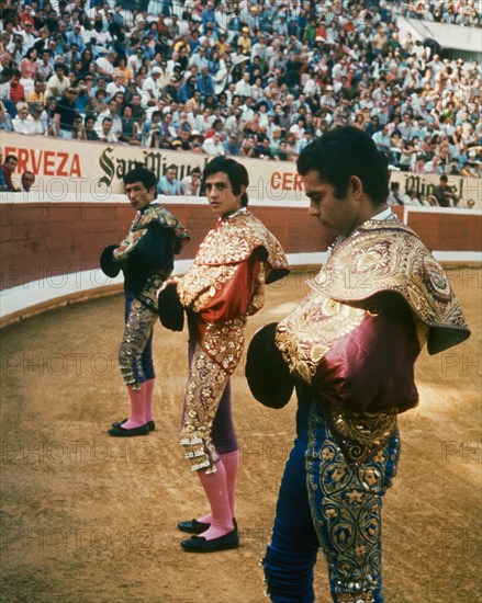 *TOREROS EN EL PASEILLO(PAQUIRRI Y EL NIÑO DE LA CAPEA)