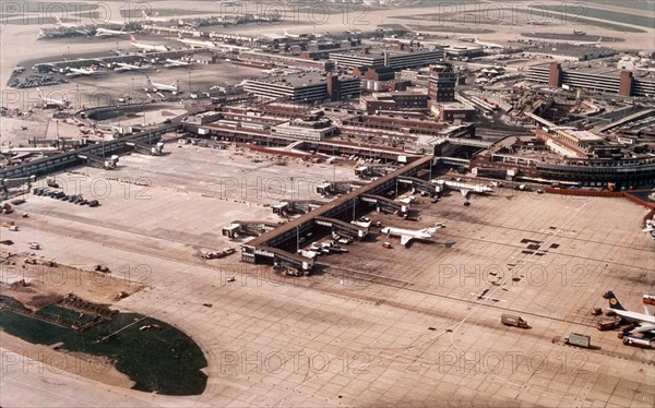 *VISTA AEREA DEL AEROPUERTO
HEATHROW, AEROPUERTO
INGLATERRA