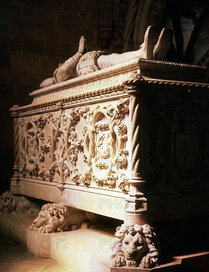 *SEPULCRO DE LUIS VAZ DE CAMOES (1524-1580)
BELEM, MONASTERIO JERONIMOS
PORTUGAL