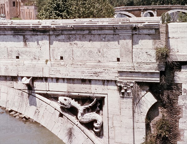 *DRAGON HERALDICO DE GREGORIO XIII EN UN PUENTE
ROMA, EXTERIOR
ITALIA