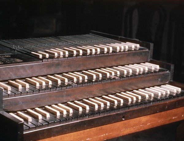 *TECLADO DEL ORGANO DE G.F.HAENDEL(1685/1759)
LONDRES, FUNDACION CORAN
INGLATERRA