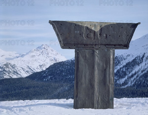 SCHNABEL JULIAN 1951-
ESCULTURAS-EN ANTIGUA PISTA PATINAJE FRENTE HOTEL CHANTARELA
SAN MORITZ, EXTERIOR
FRANCIA