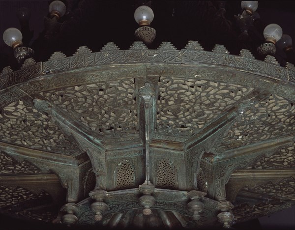LAMPARA DE LA MEZQUITA-PERIODO MERINI-1333/37-VISTAS DE LA BASE
FEZ, MEZQUITA QARAWIYYIN
MARRUECOS
This image is not downloadable. Contact us for the high res.