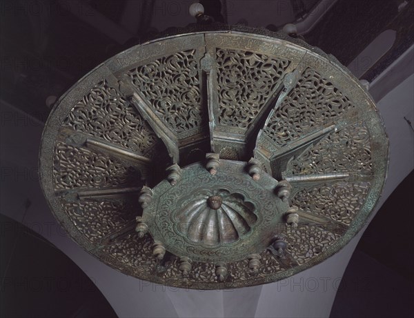 LAMPARA DE LA MEZQUITA-PERIODO MERINI-1333/37-BASE VISTA DE ABAJO ARRIBA
FEZ, MEZQUITA QARAWIYYIN
MARRUECOS
This image is not downloadable. Contact us for the high res.