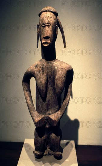 ESCULTURA-PERSONAJE ANCESTRAL-MALI-TRIBU BAMBARA?-BOUGOUINI
NUEVA YORK, MUSEO METROPOLITANO
EEUU