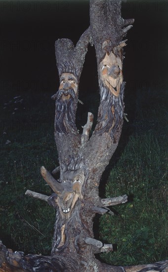 ESCULTURA EN TRONCO DE MADERA DE LOS DIOSES DE LOS VIENTOS-ARTE POPULAR
TIROL, ZILLERTALER
AUSTRIA

This image is not downloadable. Contact us for the high res.