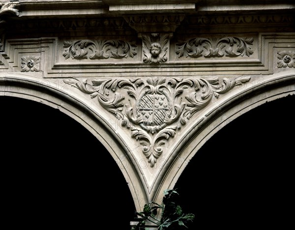 INTERIOR-PATIO-DECORAC Y ESCUDO ENTRE UNION DE ARCO Y ARCO
LORCA, PALACIO GUEVARA
MURCIA