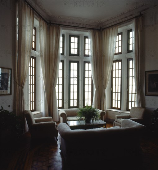 GONZALEZ RIANCHO/BRINGAS
INTERIOR-SALA CON VENTANAL Y SILLONES
SANTANDER, PALACIO DE LA MAGDALENA
CANTABRIA
This image is not downloadable. Contact us for the high res.