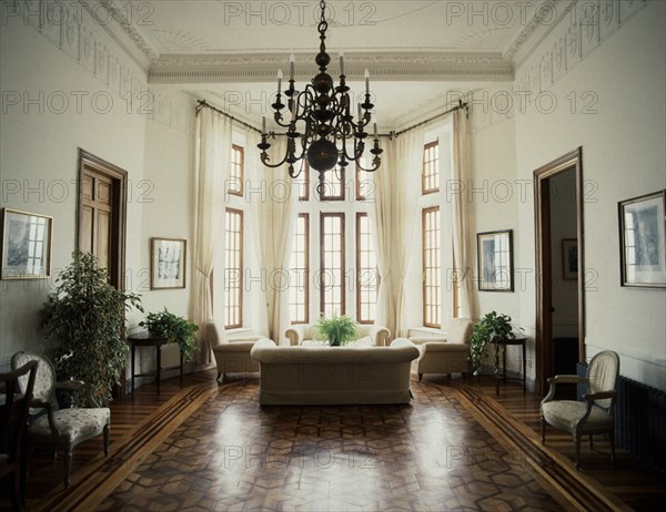GONZALEZ RIANCHO/BRINGAS
INTERIOR-SALA CON VENTANAL Y SILLONES
SANTANDER, PALACIO DE LA MAGDALENA
CANTABRIA
This image is not downloadable. Contact us for the high res.