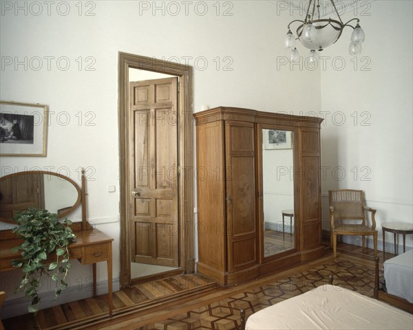 GONZALEZ RIANCHO/BRINGAS
INTERIOR-HABITACION DE DOS CAMAS
SANTANDER, PALACIO DE LA MAGDALENA
CANTABRIA
This image is not downloadable. Contact us for the high res.