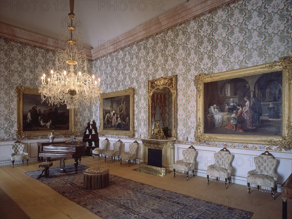 INTERIOR-SALA DE MUSICA-PIANO DE COLA DE ALFONSO XII
RIOFRIO, PALACIO REAL
SEGOVIA