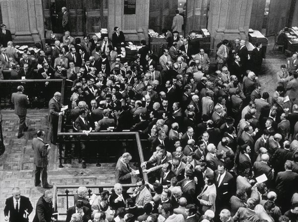 FOTOGRAFIA DEL INTERIOR DE LA BOLSA EN LOS AÑOS 60-LLENA DE GENTE-B/N
MADRID, BOLSA DE COMERCIO
MADRID
This image is not downloadable. Contact us for the high res.