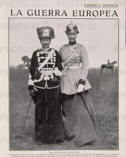 REVISTA B/N-PRINCESAS ALEMANAS CECILIA Y VICTORIA LUISA EN UNIFORME