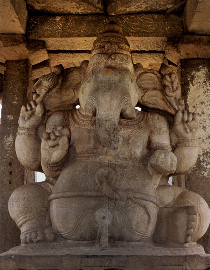 ESCULTURA DE GANESH GIGANTE-S XV
HAMPI - KARNA, RUINAS VIJAYANAGAR
INDIA
This image is not downloadable. Contact us for the high res.