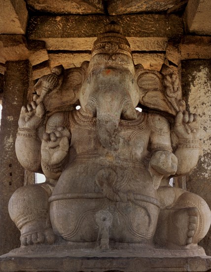 ESCULTURA DE GANESH GIGANTE-S XV
HAMPI - KARNA, RUINAS VIJAYANAGAR
INDIA

This image is not downloadable. Contact us for the high res.