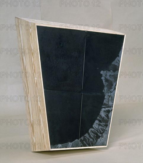 MUÑOZ BLANCA 1963
SIN TITULO-132X25-ACERO GRABADO ENTINTADO Y MADERA
CORUÑA, COLECCION UNION FENOSA
CORUÑA