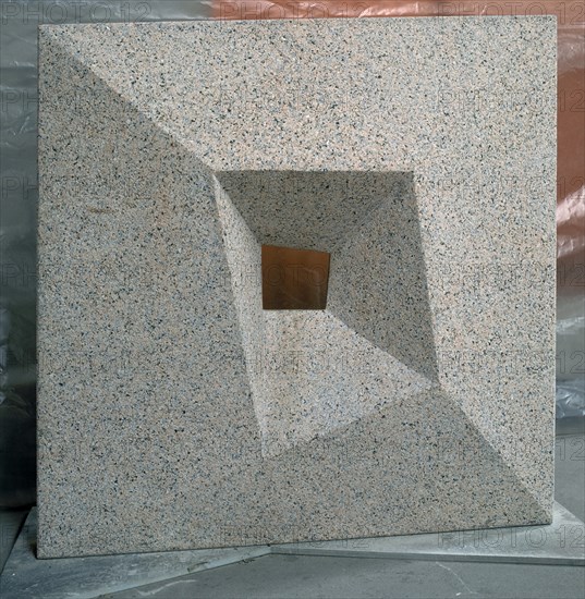 FERREIRO MANUEL 1944-
ESCULTURA-NOPHANTA-1993-LABRA EN GRANITO ROJA PORRIÑO-130X141X50
CORUÑA, COLECCION UNION FENOSA
CORUÑA