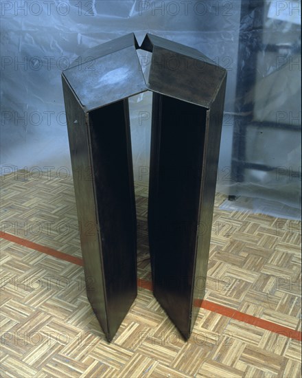 RAU BODO
LITTLE BOX VI-1992-ACERO SOLDADO-106X30X140
CORUÑA, COLECCION UNION FENOSA
CORUÑA
This image is not downloadable. Contact us for the high res.