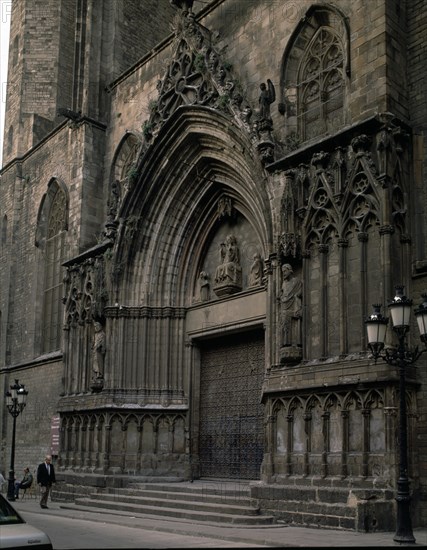 EXTERIOR - PORTADA PRINCIPAL - COMENZADA EN 1329 - GOTICO CATALAN
BARCELONA, IGLESIA DE SANTA MARIA DEL MAR
BARCELONA