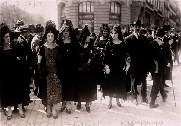 FOTOG-J.ROMERO DE TORRES POR LA GRAN VIA CON DAMAS-MADRID 1926
CORDOBA, MUSEO BELLAS ARTES
CORDOBA